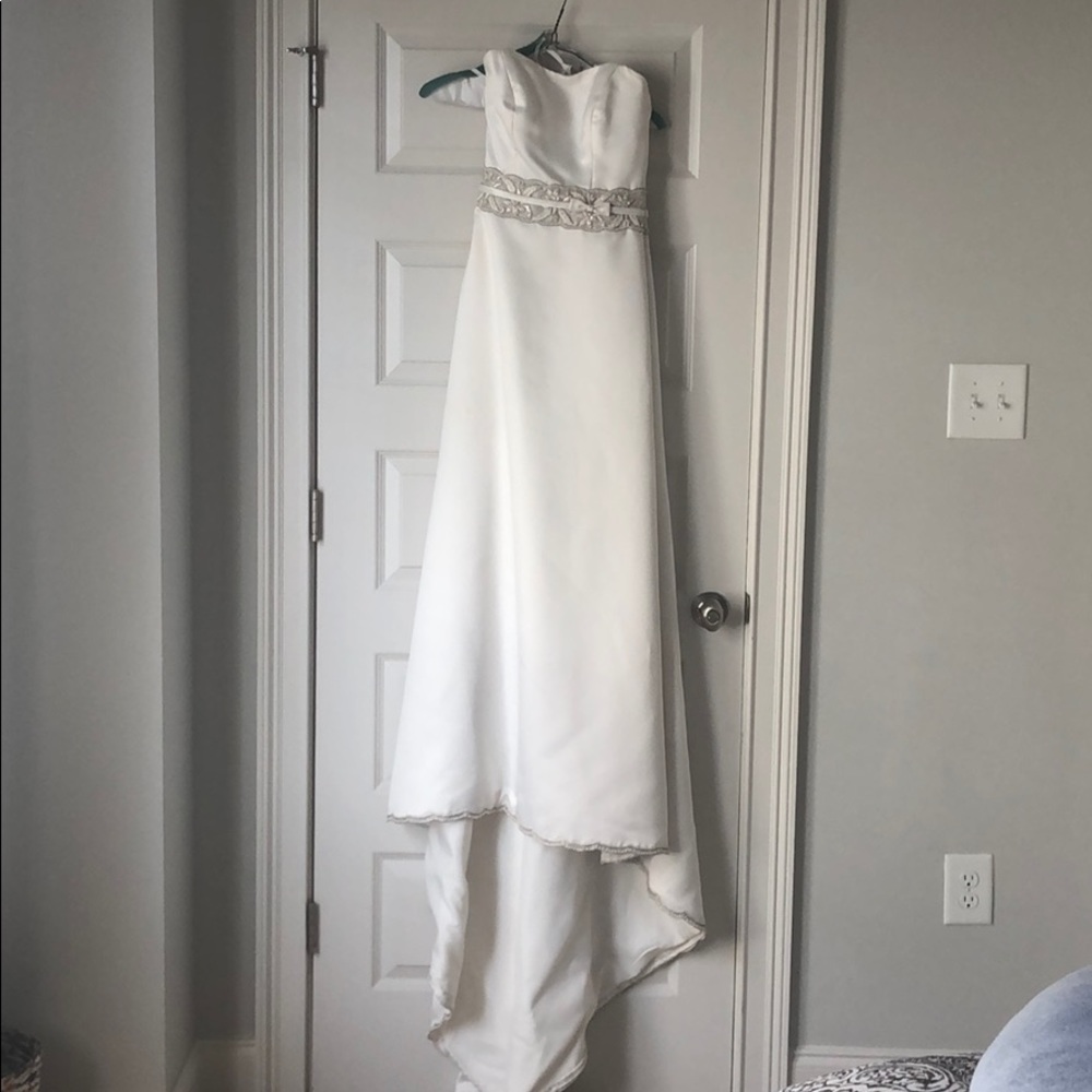 Beautiful wedding gown with train!